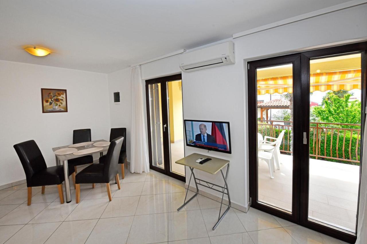 פורץ Apartments Jasmina מראה חיצוני תמונה