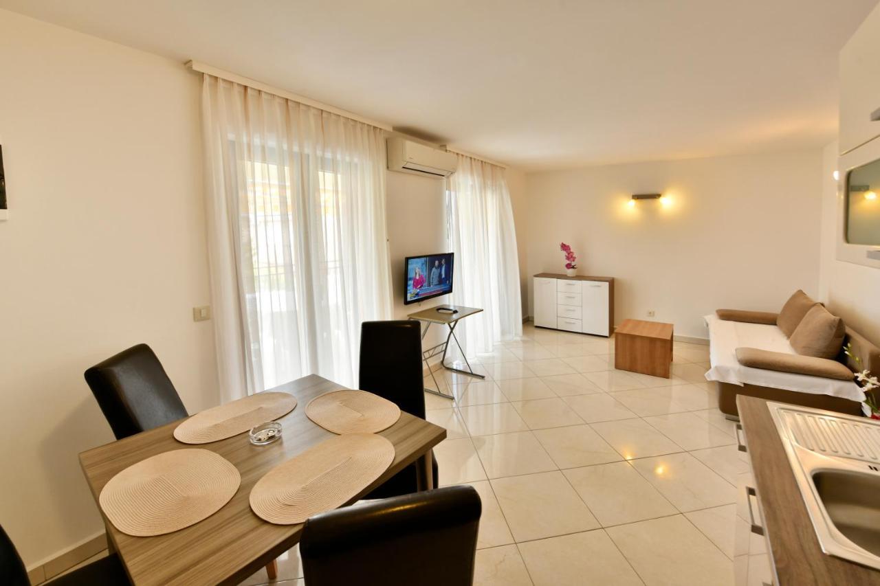 פורץ Apartments Jasmina מראה חיצוני תמונה