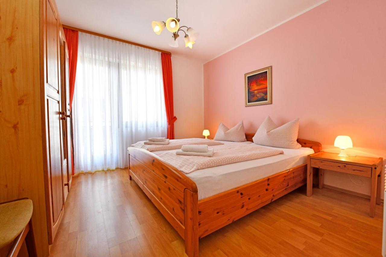 פורץ Apartments Jasmina מראה חיצוני תמונה