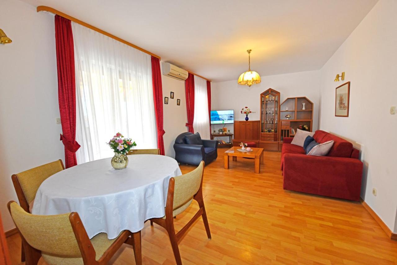 פורץ Apartments Jasmina מראה חיצוני תמונה