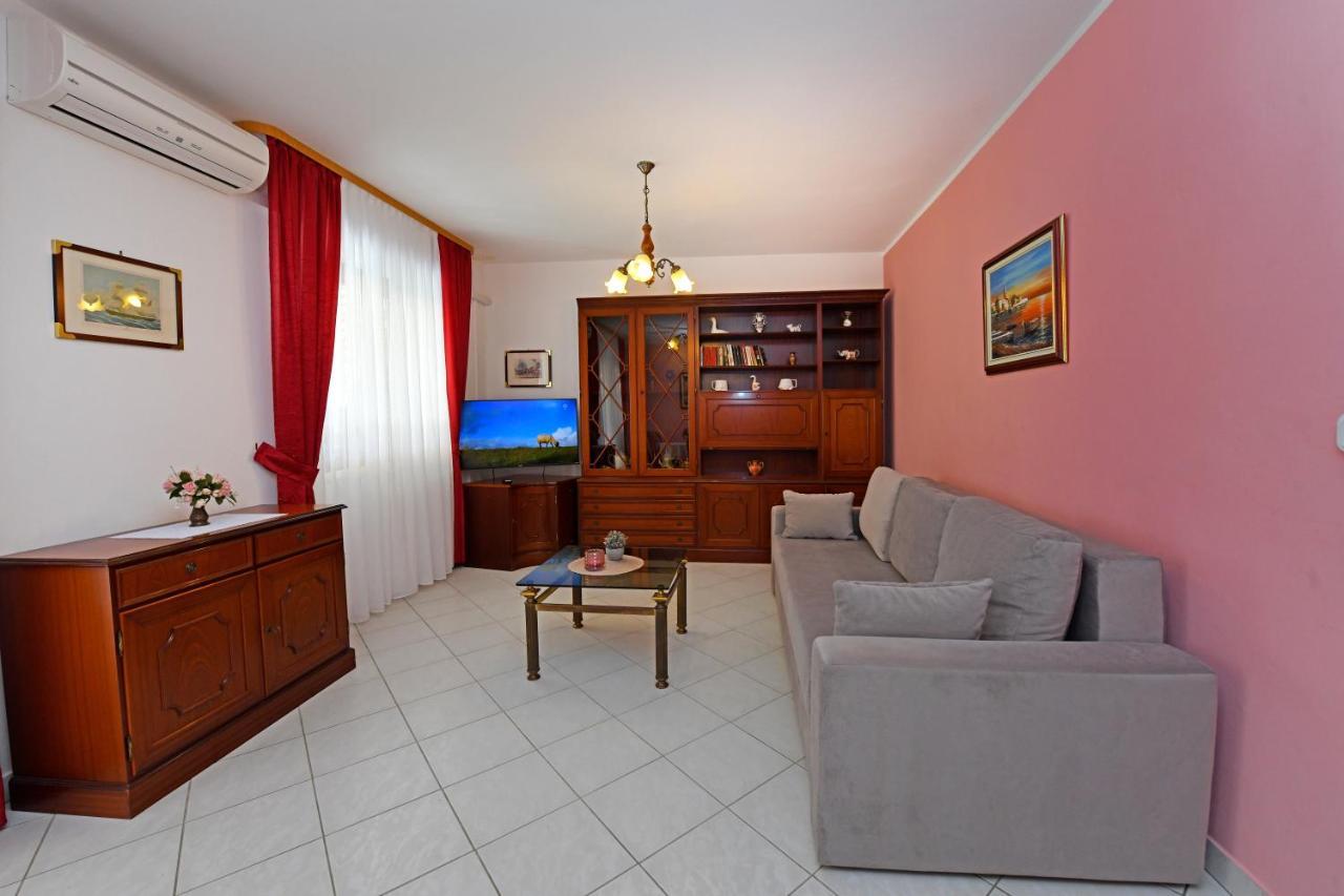 פורץ Apartments Jasmina מראה חיצוני תמונה