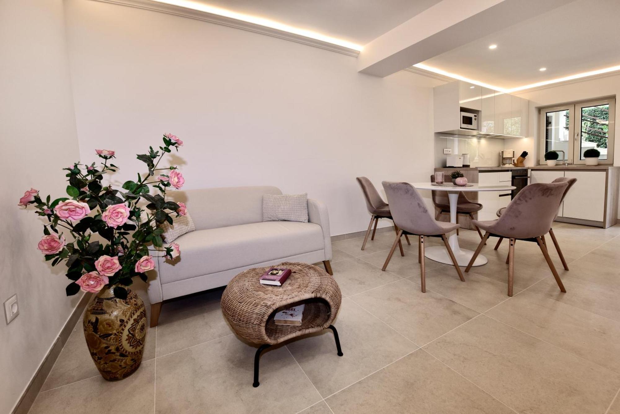 פורץ Apartments Jasmina מראה חיצוני תמונה