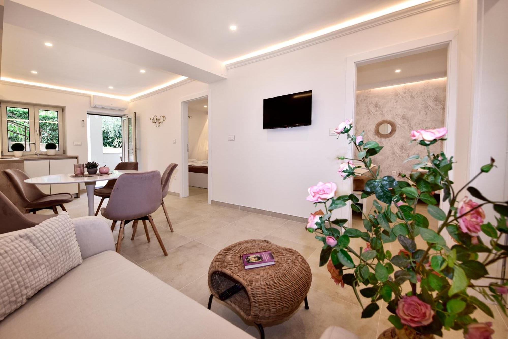 פורץ Apartments Jasmina מראה חיצוני תמונה