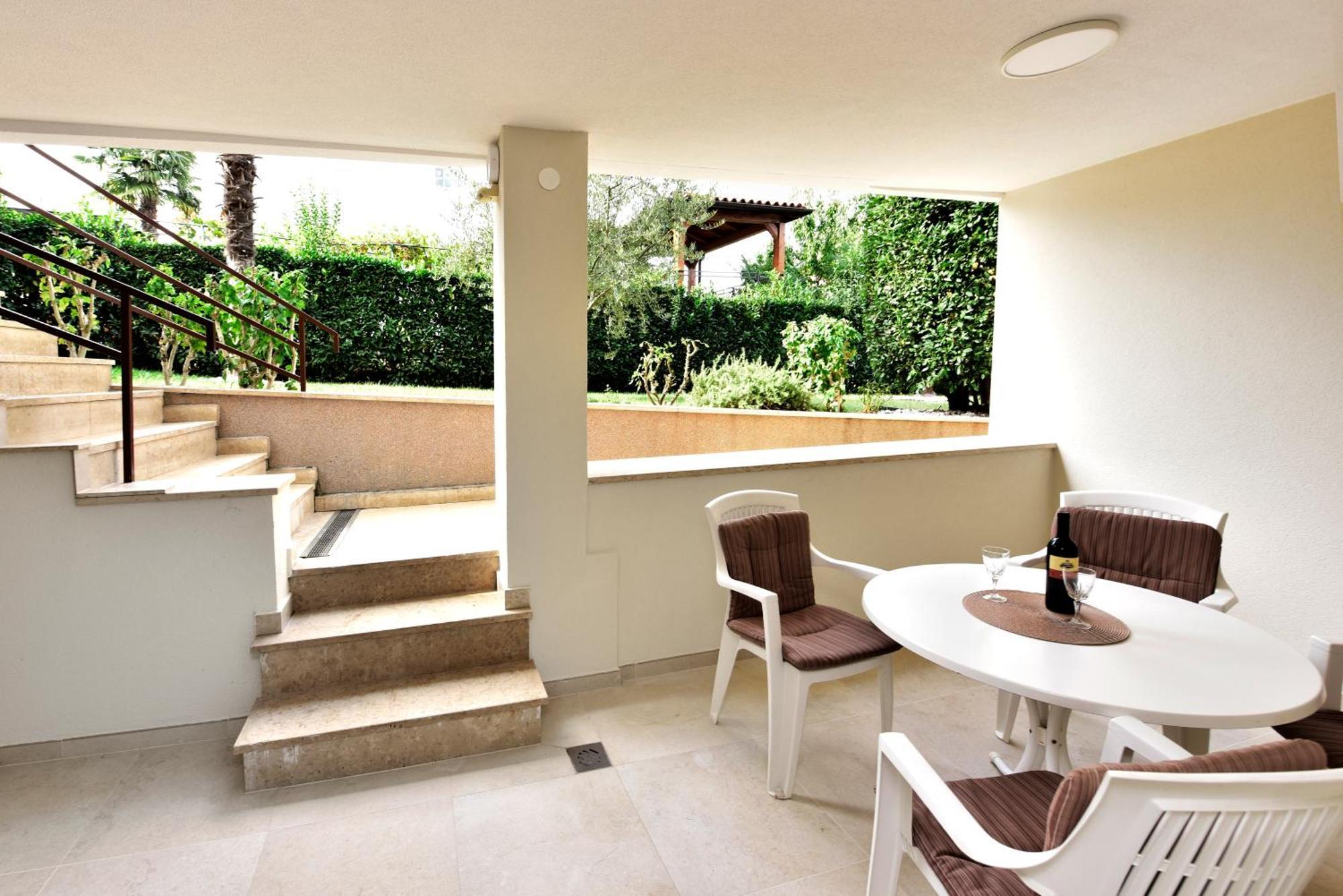 פורץ Apartments Jasmina מראה חיצוני תמונה