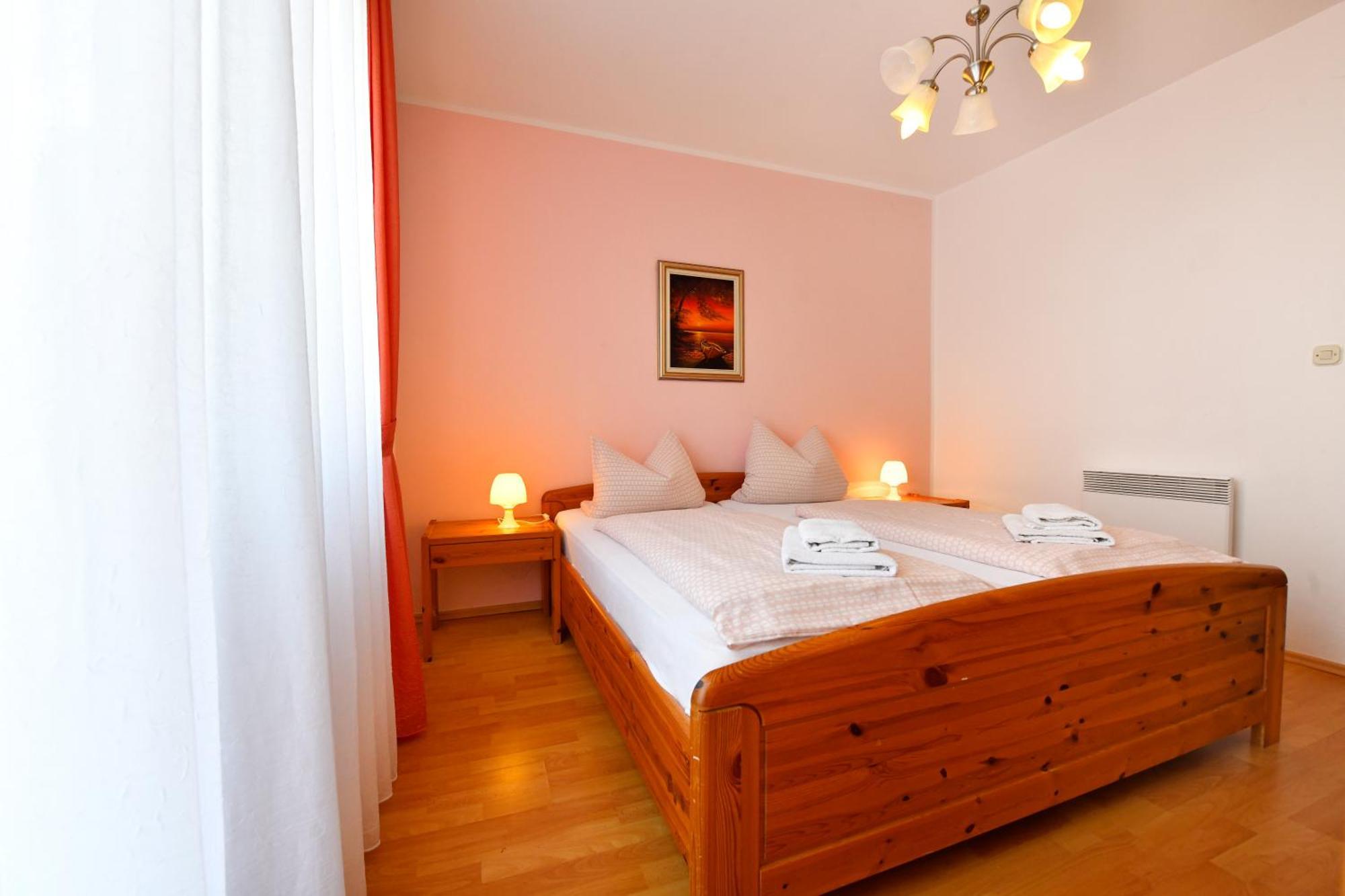 פורץ Apartments Jasmina מראה חיצוני תמונה