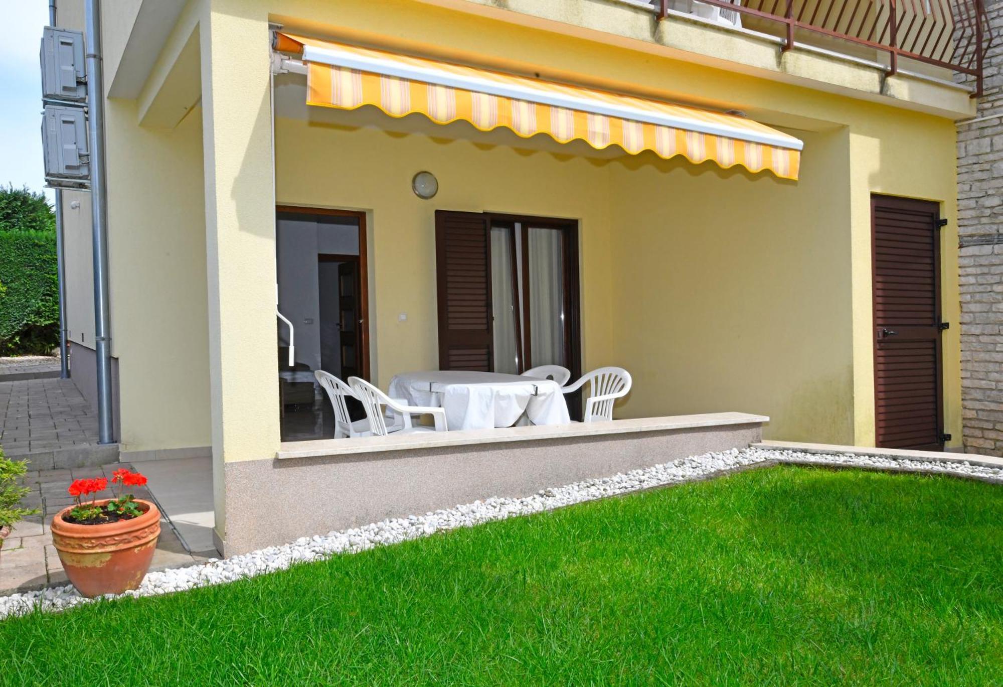 פורץ Apartments Jasmina מראה חיצוני תמונה
